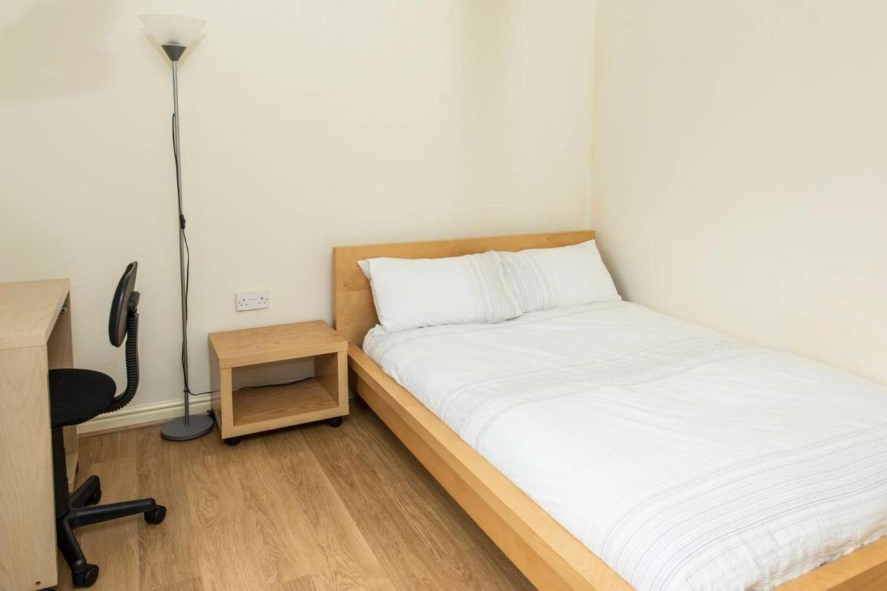 Guestready - Top Floor Apt 2Min Walk To O2 Apollo Manchester Bagian luar foto