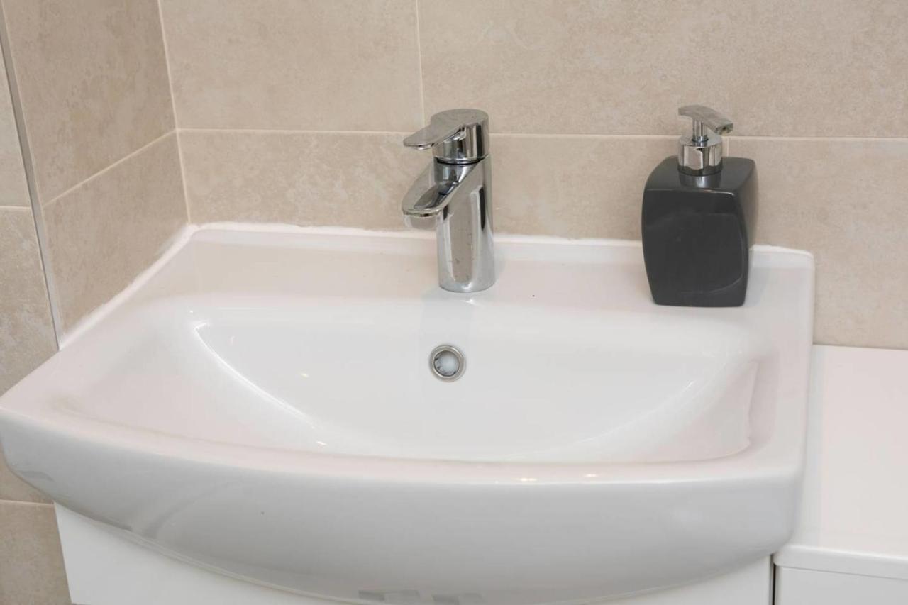 Guestready - Top Floor Apt 2Min Walk To O2 Apollo Manchester Bagian luar foto